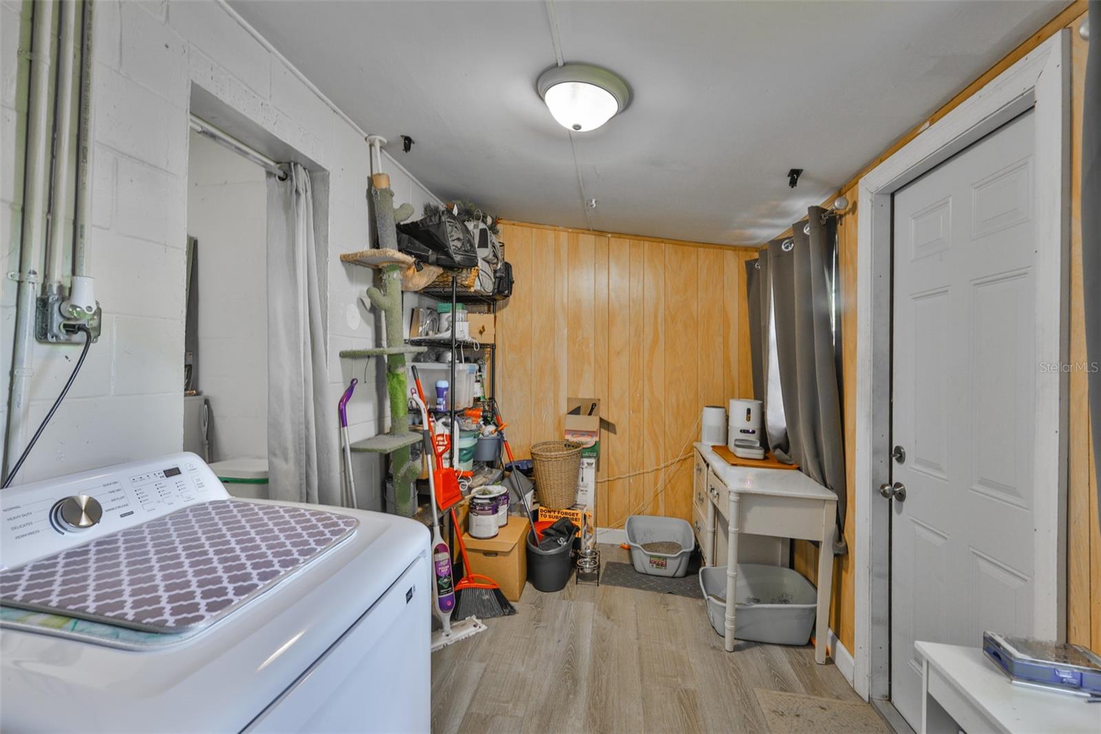 Large Laundry/Utility area
