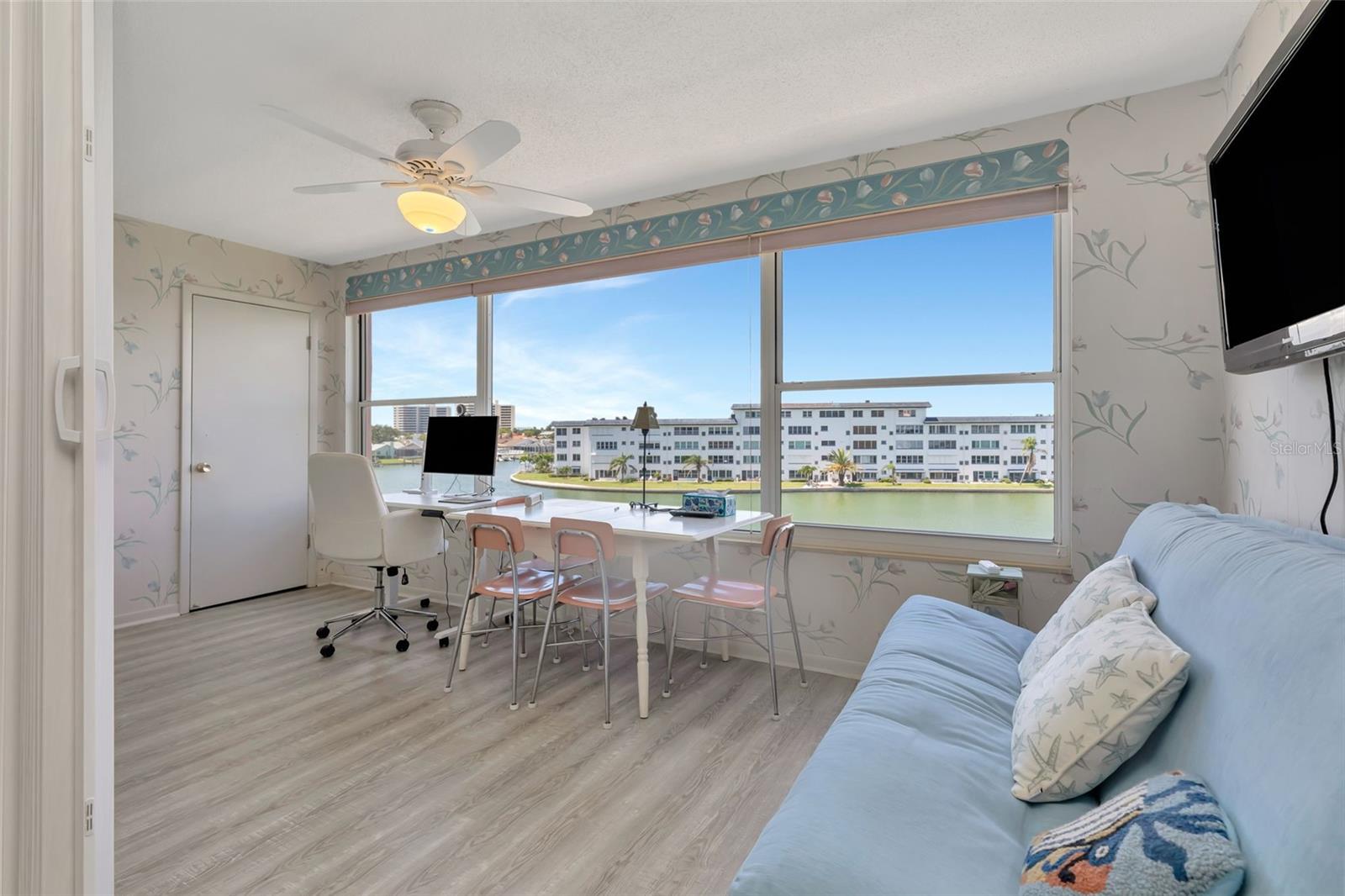 FLORIDA ROOM
