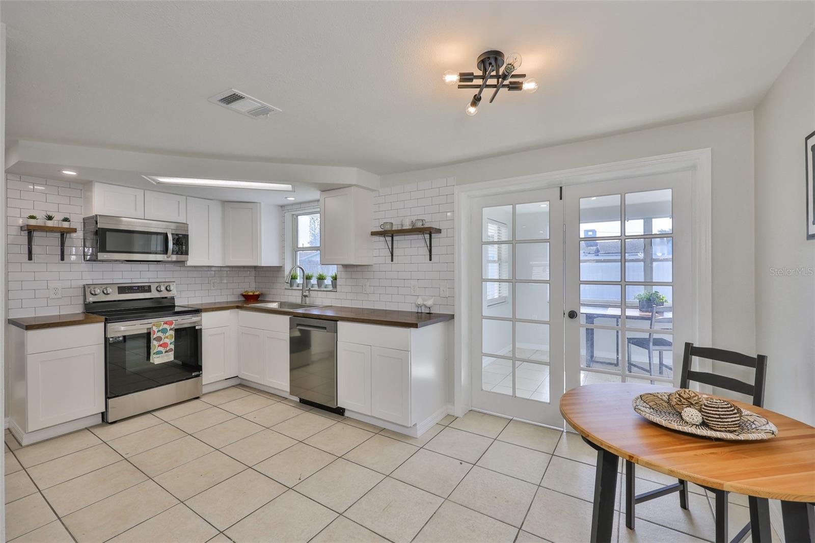 Dining/ Kitchen