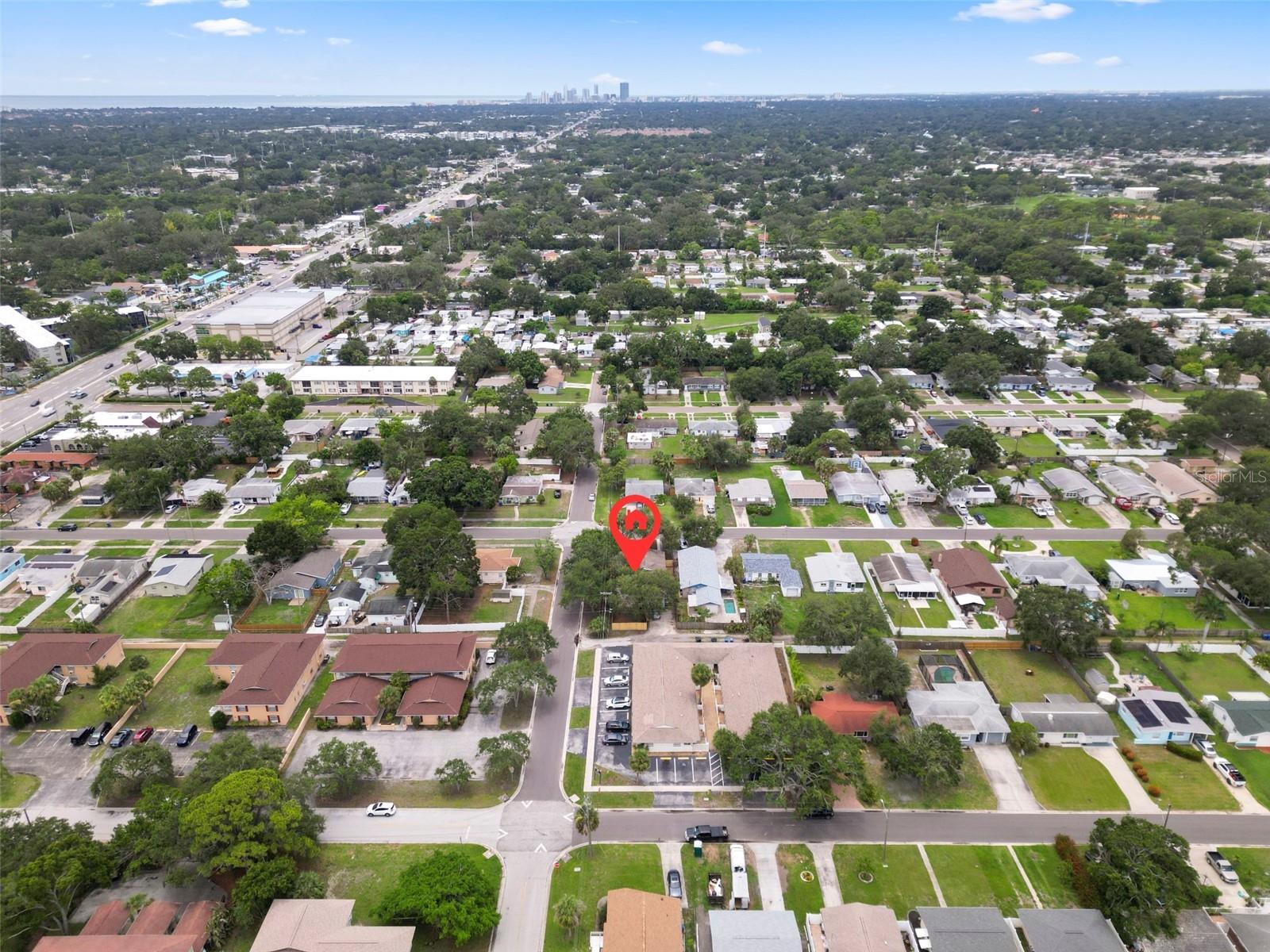 10 minutes from Downtown St. Pete
