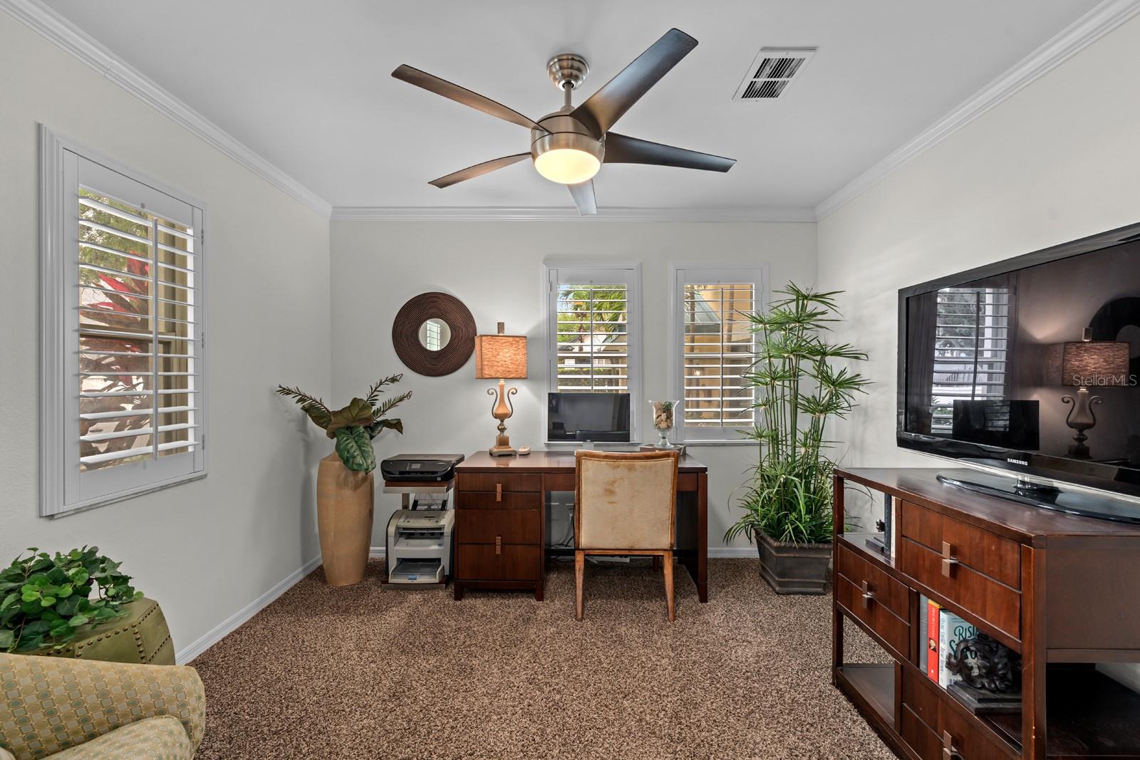 1 floor office/ den