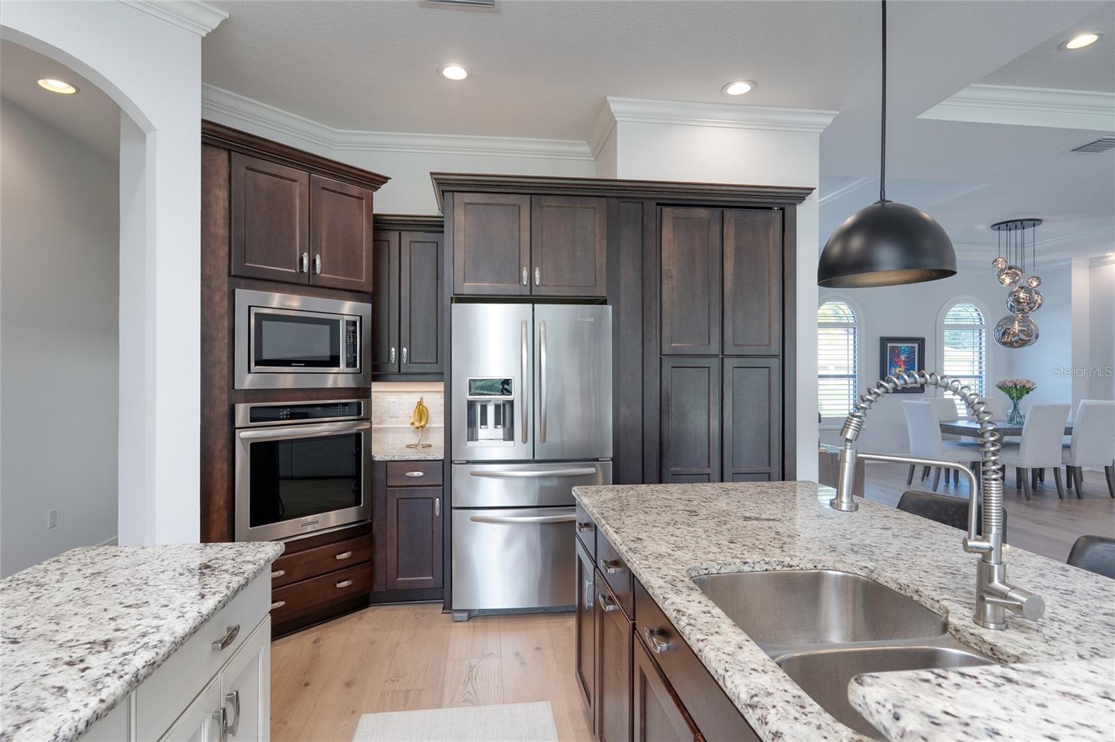 Do you see the hidden door to the pantry?