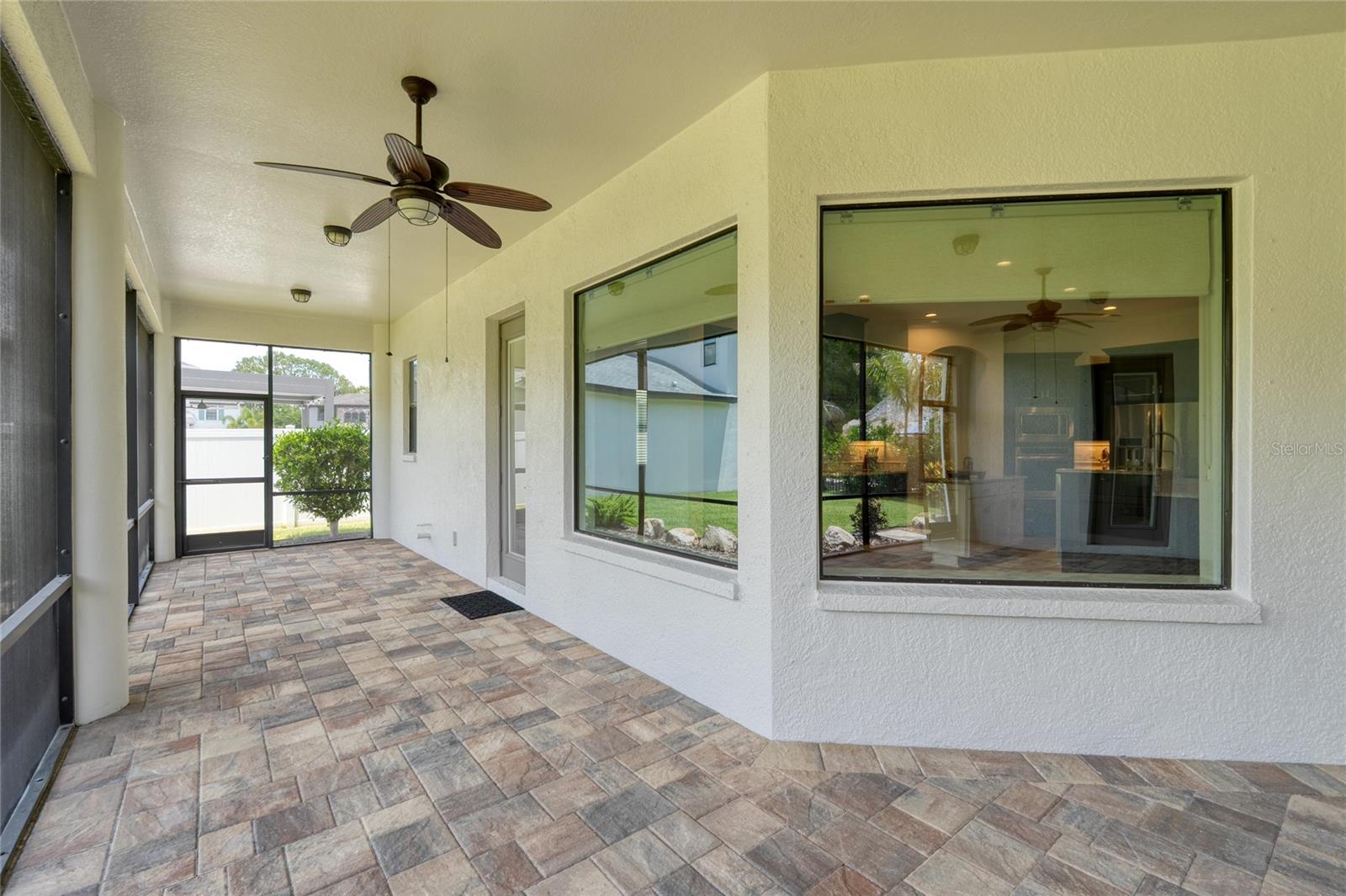Lanai with access to Bathroom 2