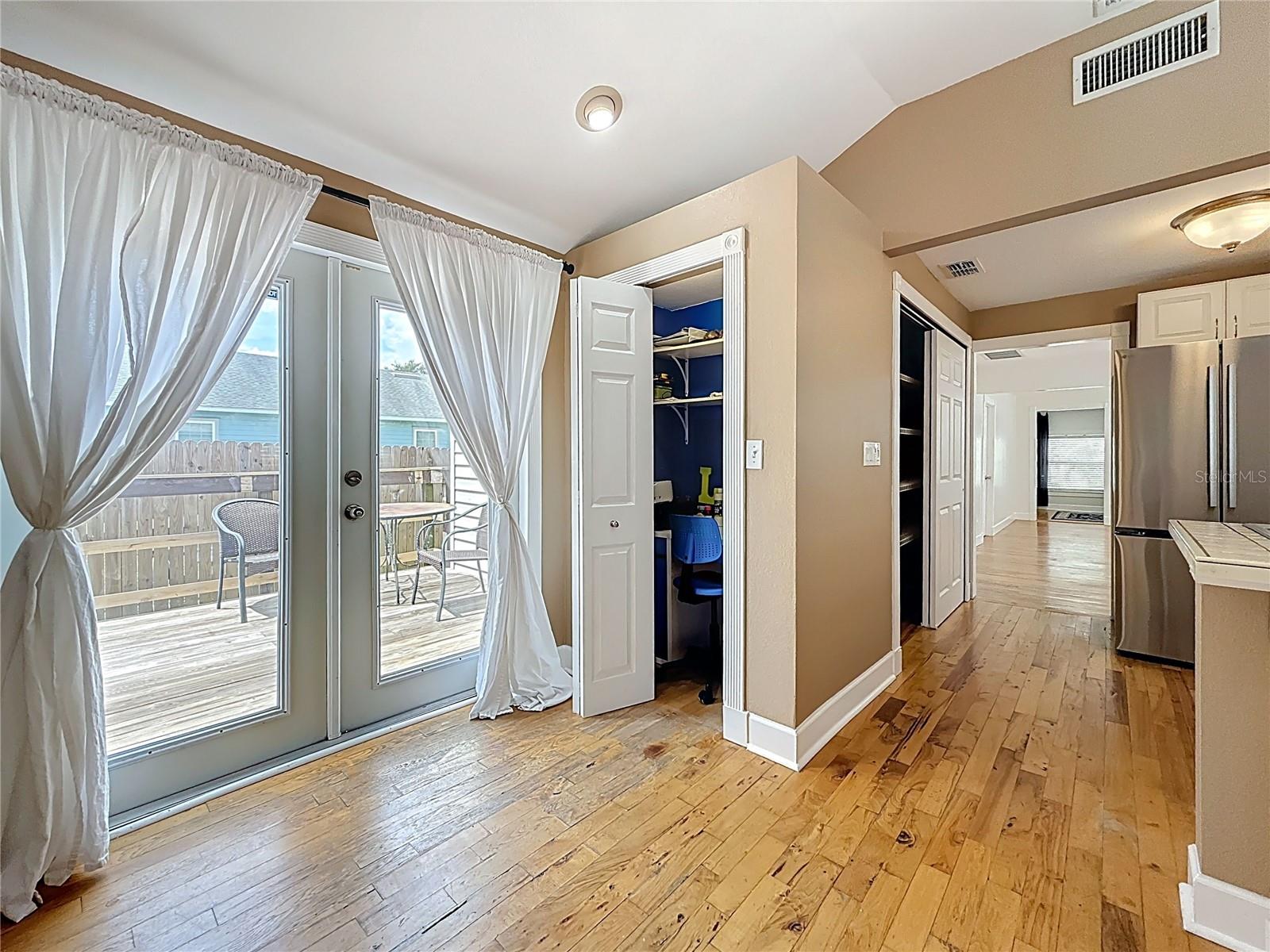 Additional closet that could be used as another pantry