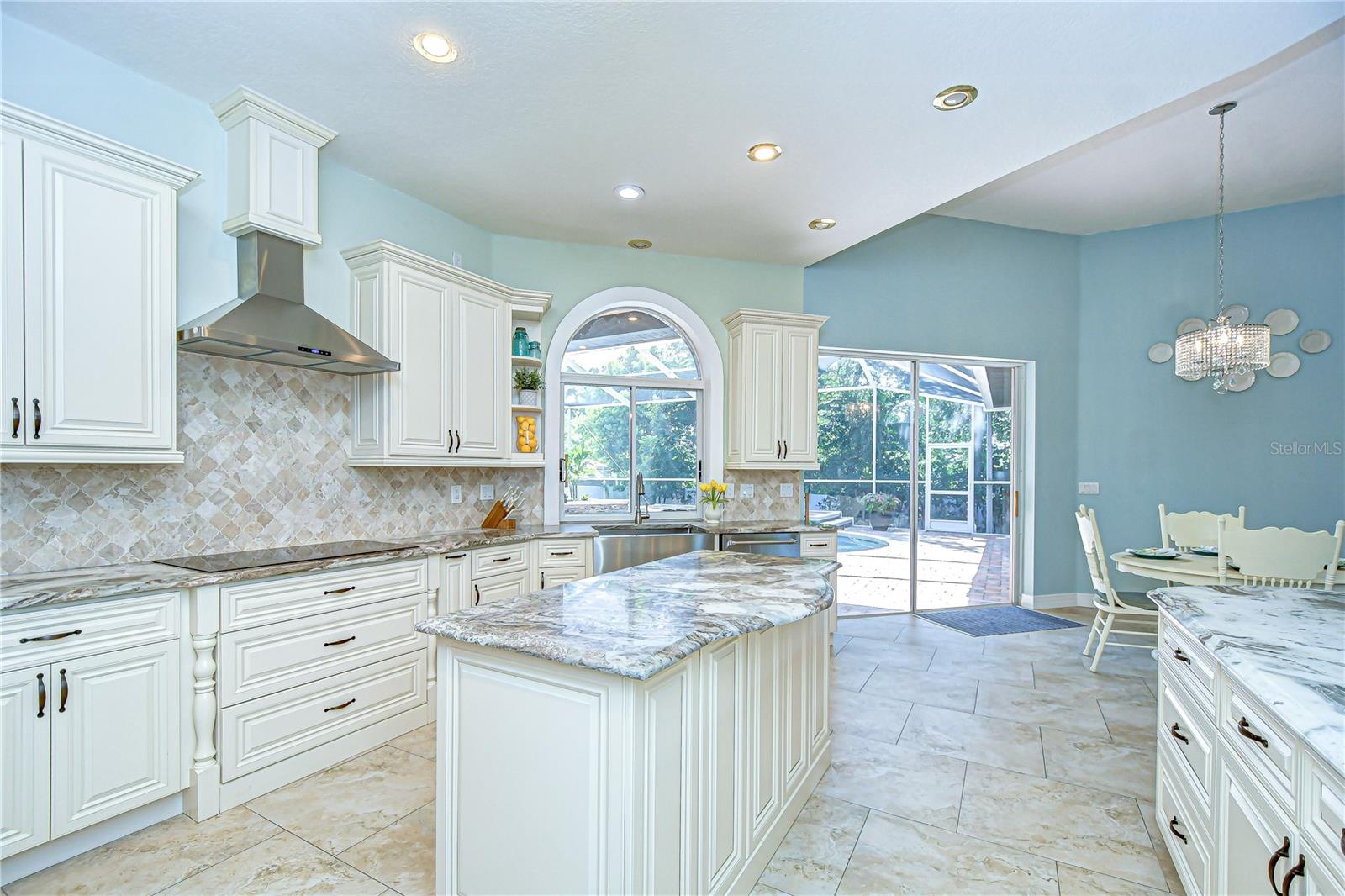 Soft close cabinets and drawers!