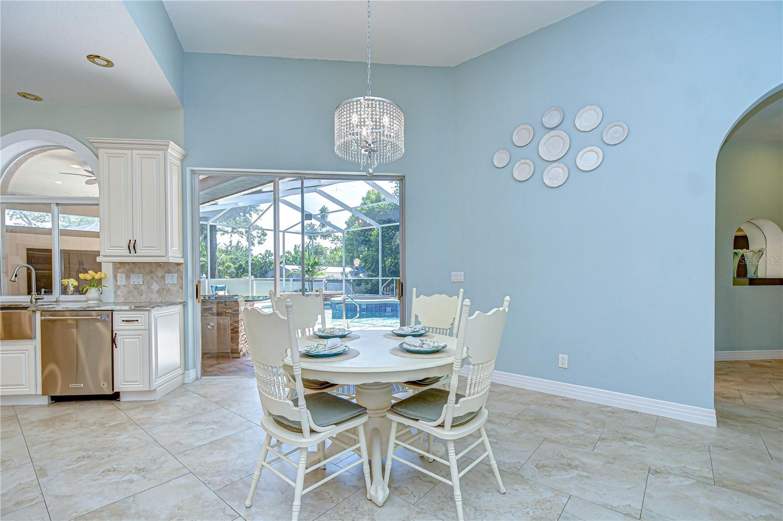 Bright breakfast nook!