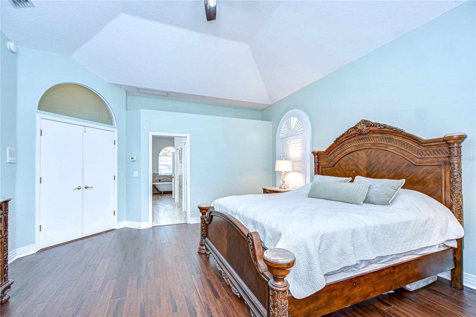 beautiful upgraded floors!