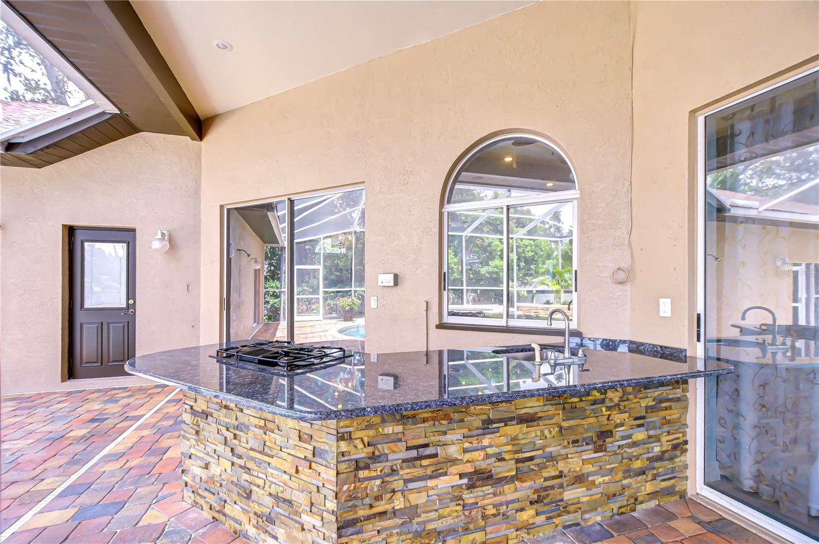 Outdoor kitchen!