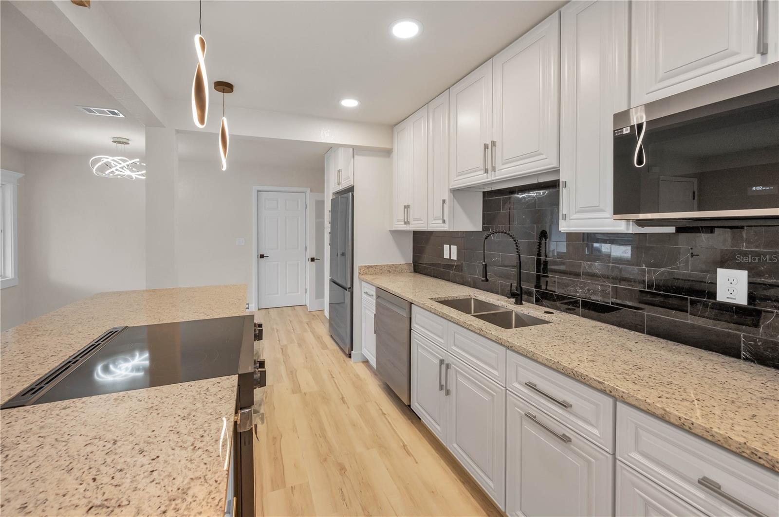 More kitchen and dining