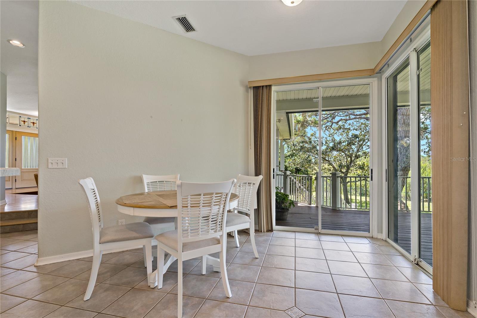 BREAKFAST NOOK PROVIDING EAT IN SPACE WITH NATURE VIEWS!