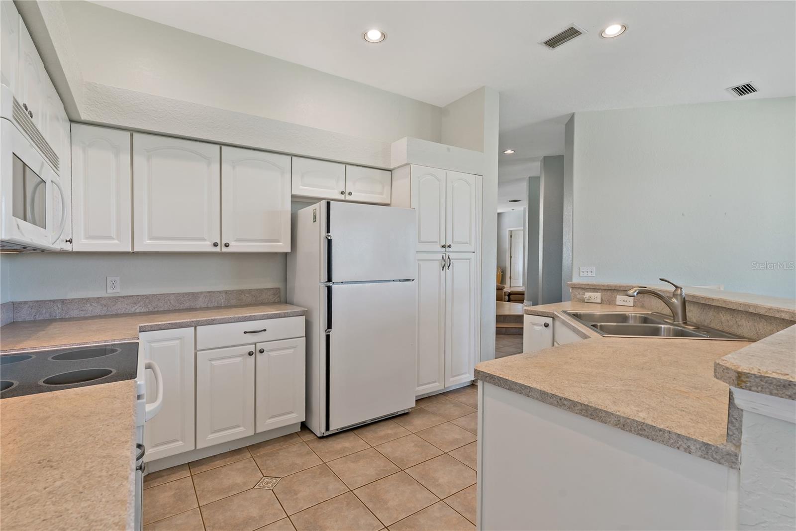 GREAT CABINET SPACE IN THE KITCHEN!
