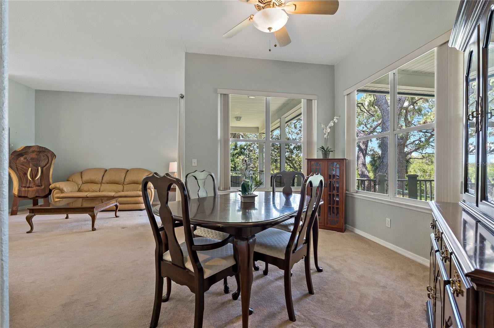 FORMAL DINING ROOM & LIVING ROOM COMBO!
