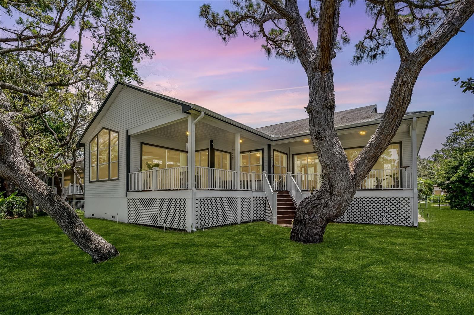 OZONA HOME ON A WATERFRONT CONSERVATION PRESERVE!