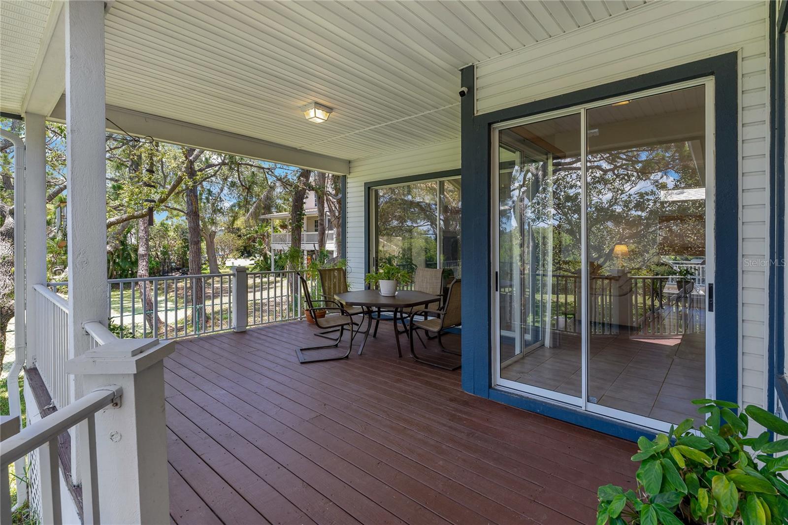 SPACIOUS COVERED PATIO!