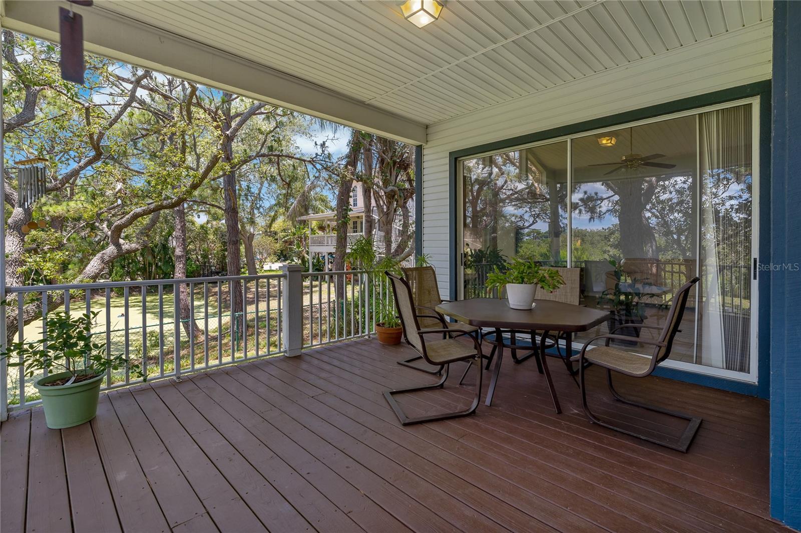 OUTDOOR DINING ON YOUR BACK PATIO!
