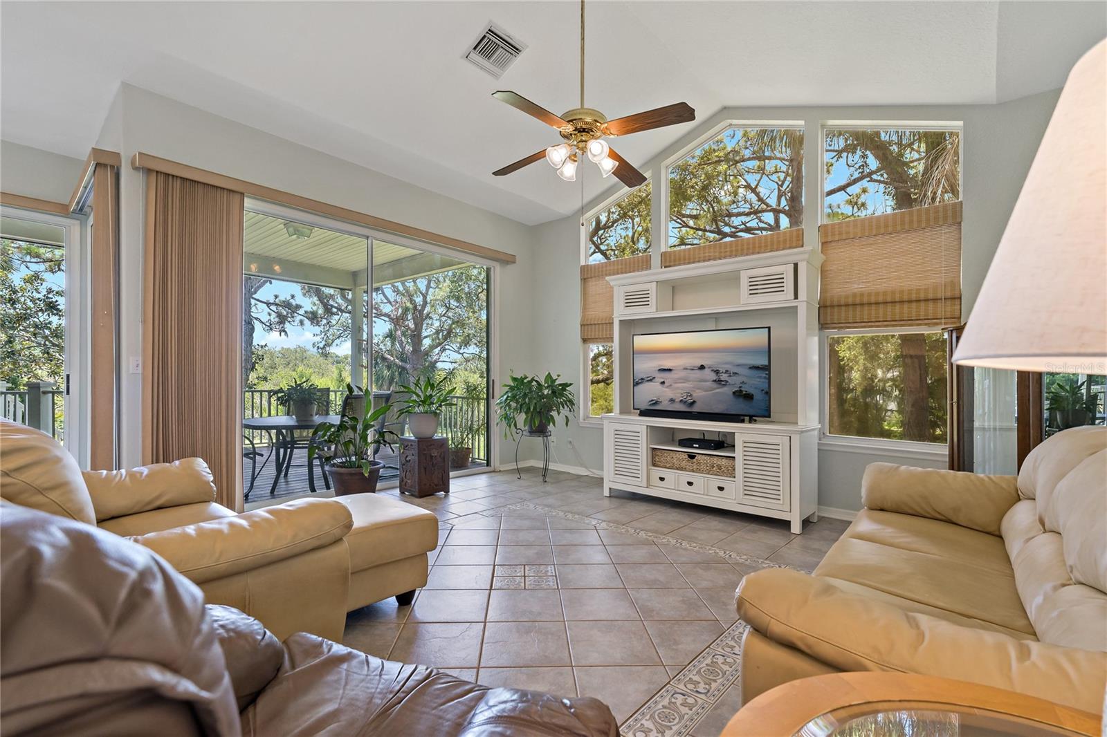 AMAZING VIEWS FROM THE BEAUTIFUL FAMILY ROOM!