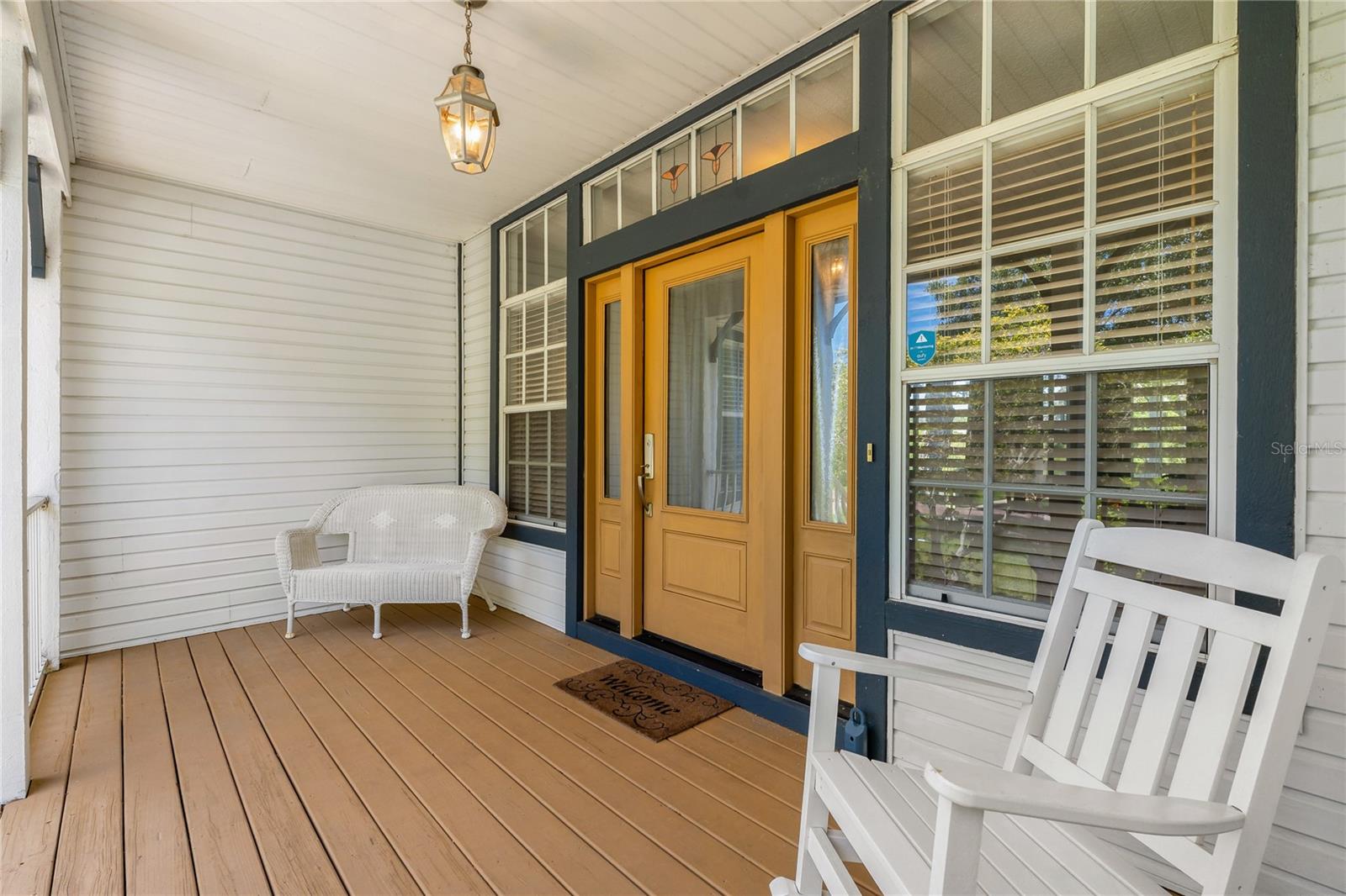 COVERED FRONT PATIO!