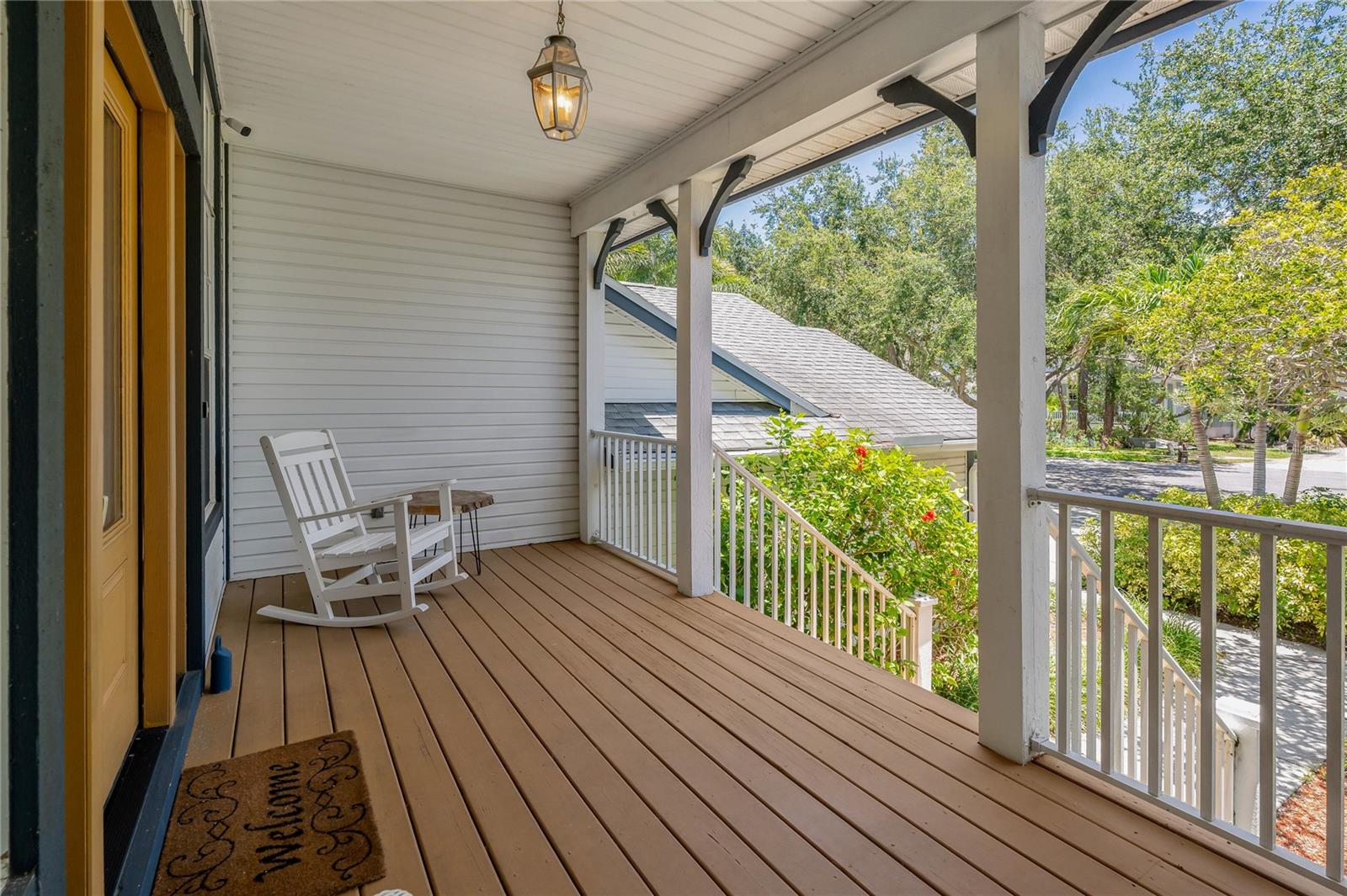 BEAUTIFUL COVERED FRONT PATIO!