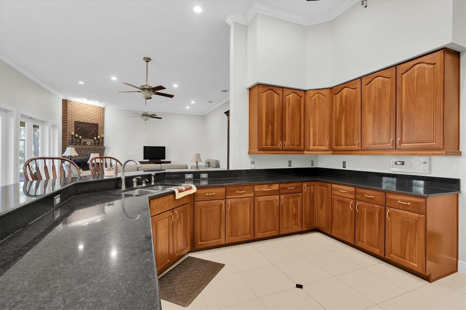 SPACIOUS KITCHEN