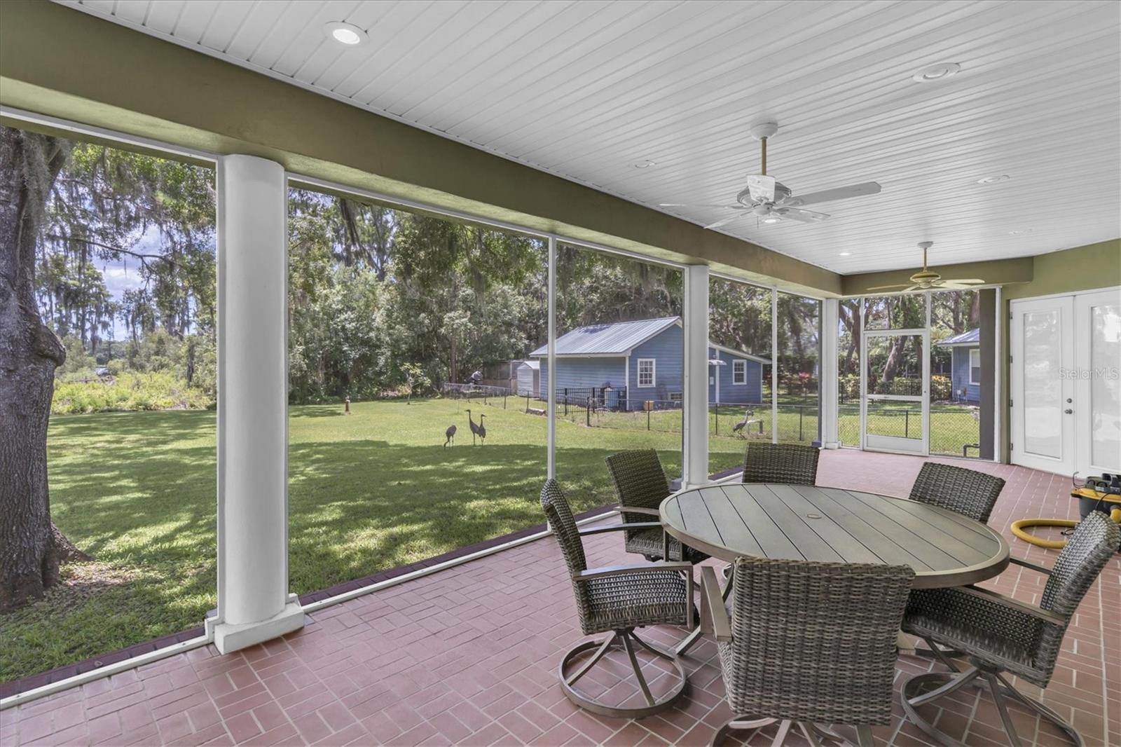 DREAMY COVERED & SCREENED LANAI