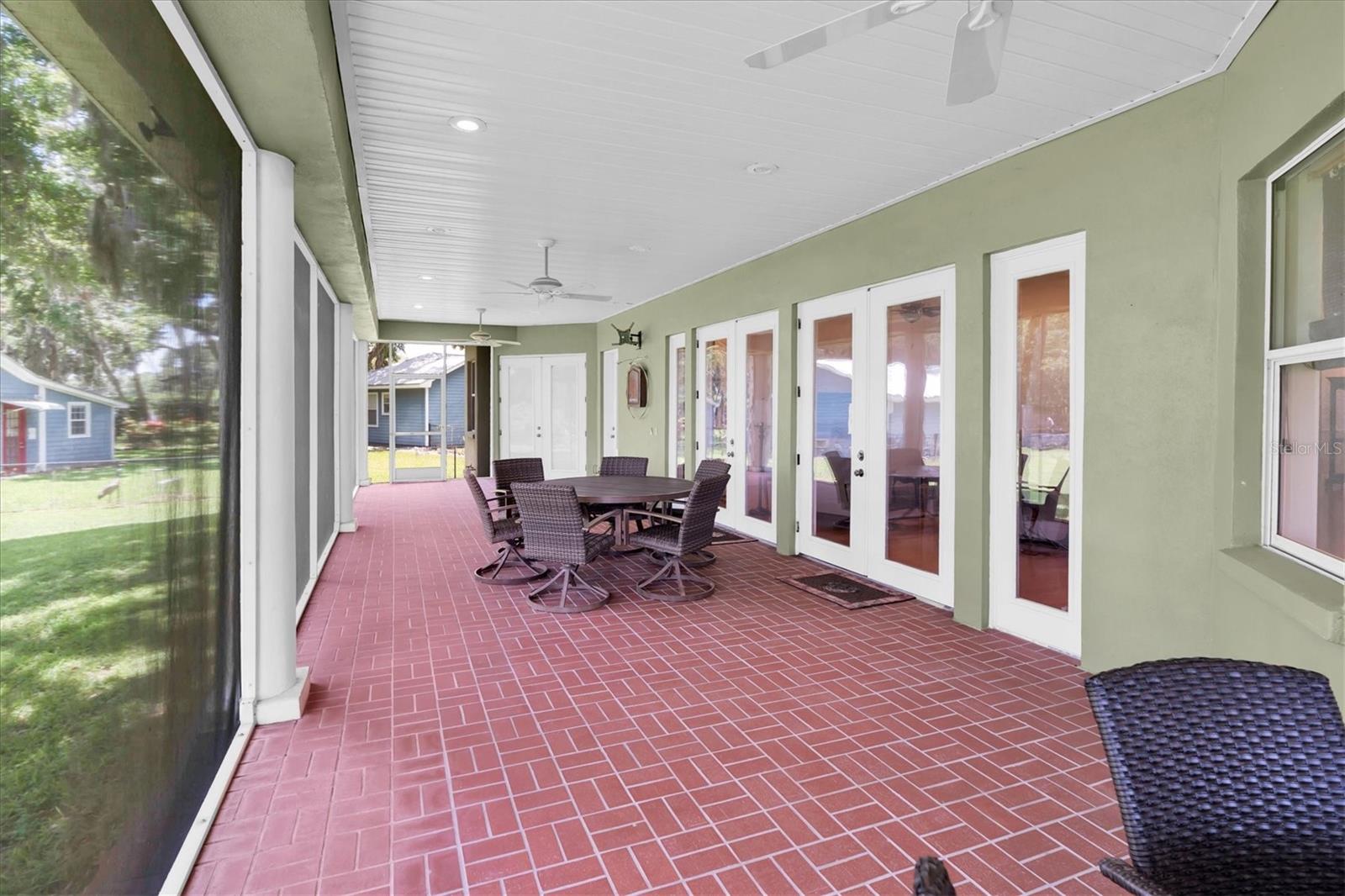 SCREENED LANAI