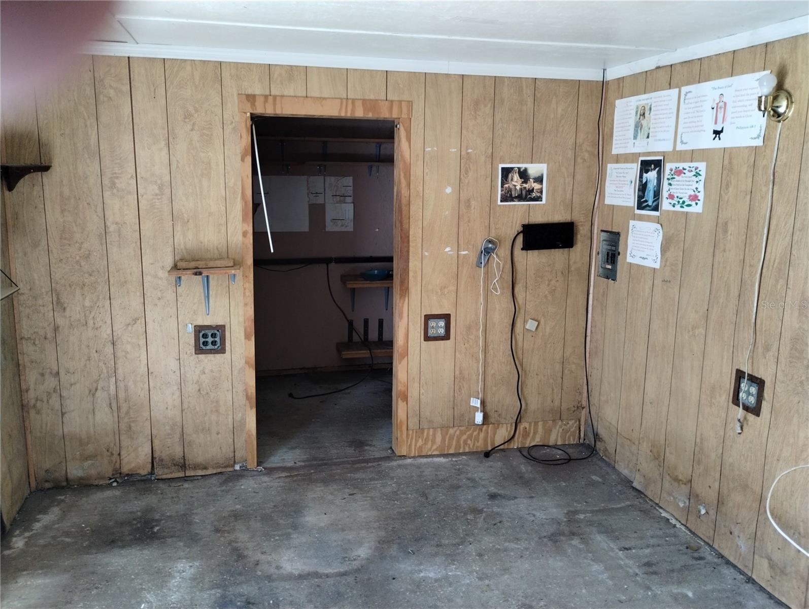 19 x 13 Outside shed with 220 Amp Service
