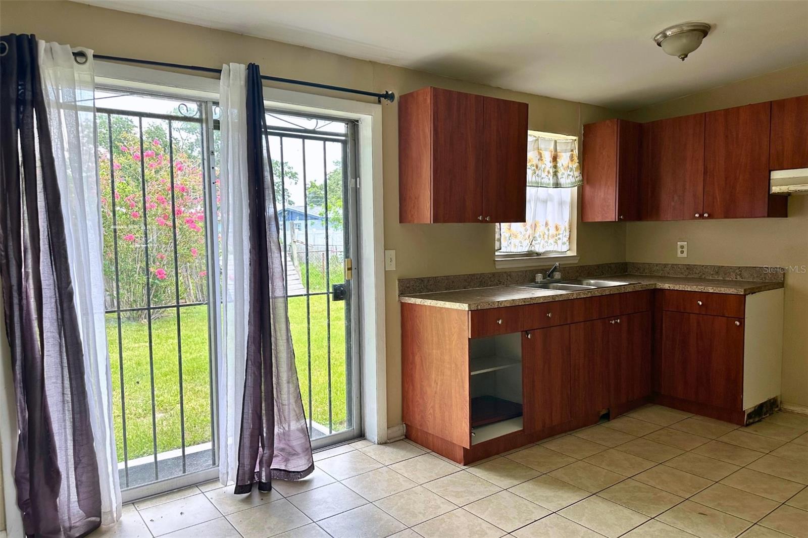 Dining/Kitchen