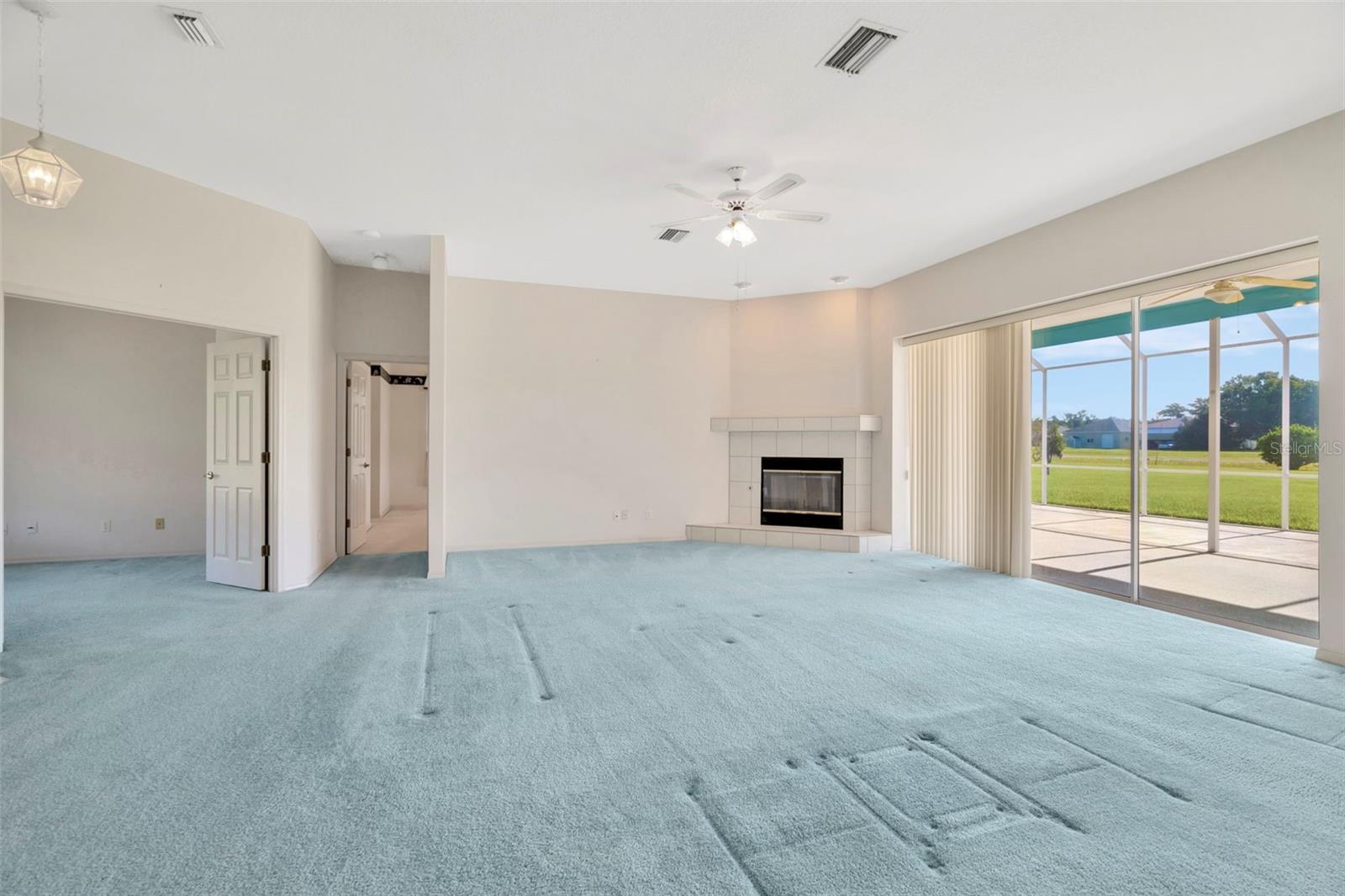 Large living room with Fireplace