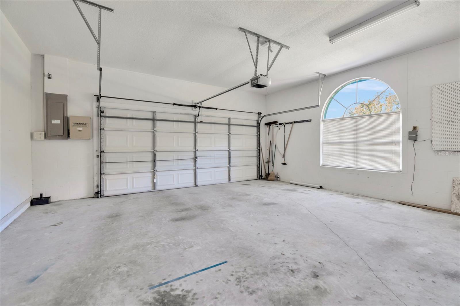 Oversized 2 car garage