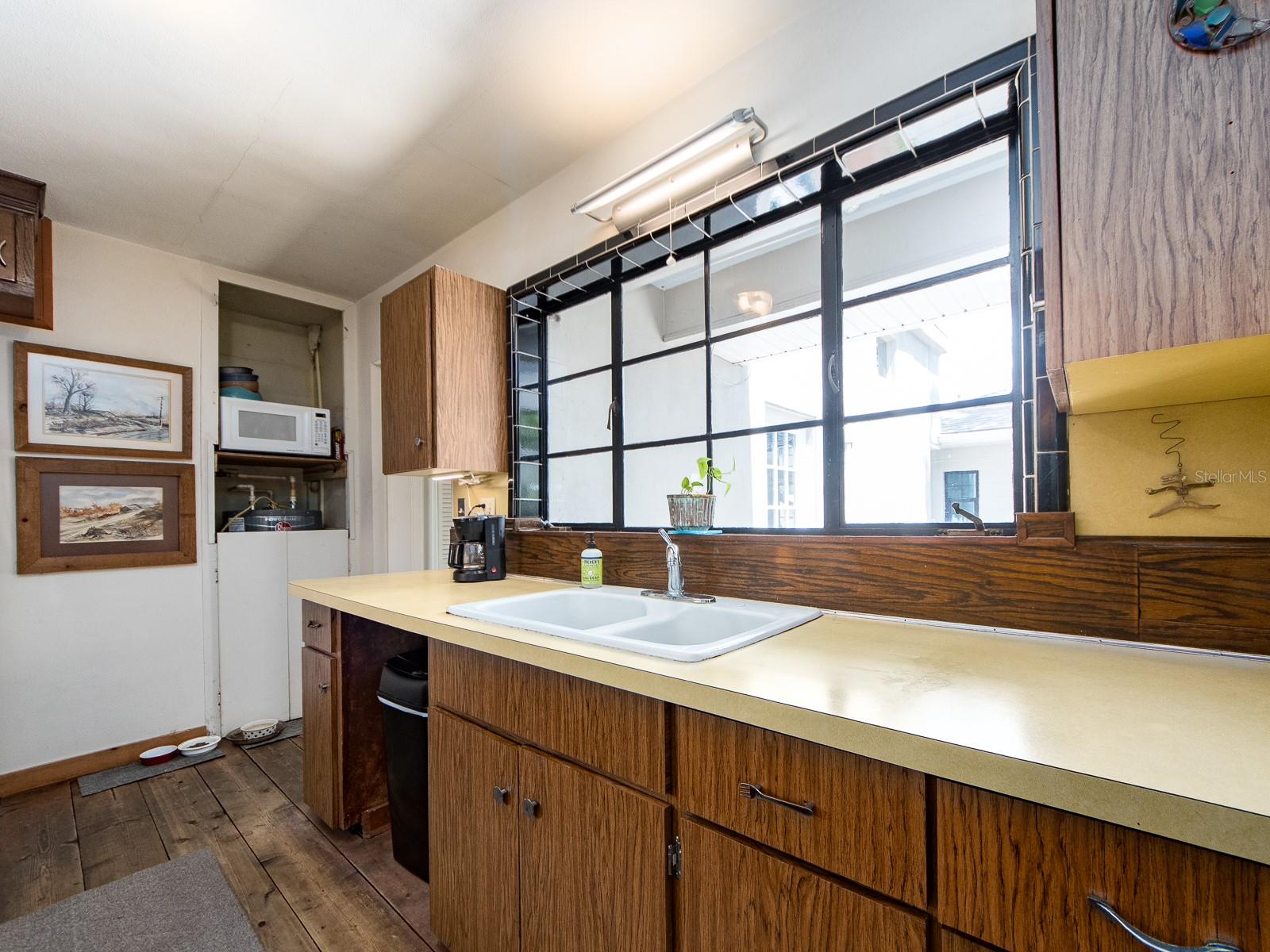 Walkthrough Kitchen leading to bonus room!