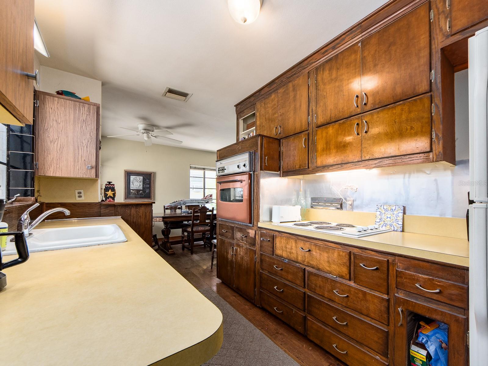Kitchen wood cabinets