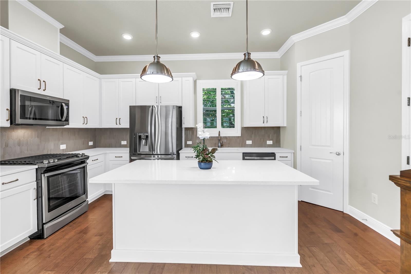 Light and Bright Kitchen