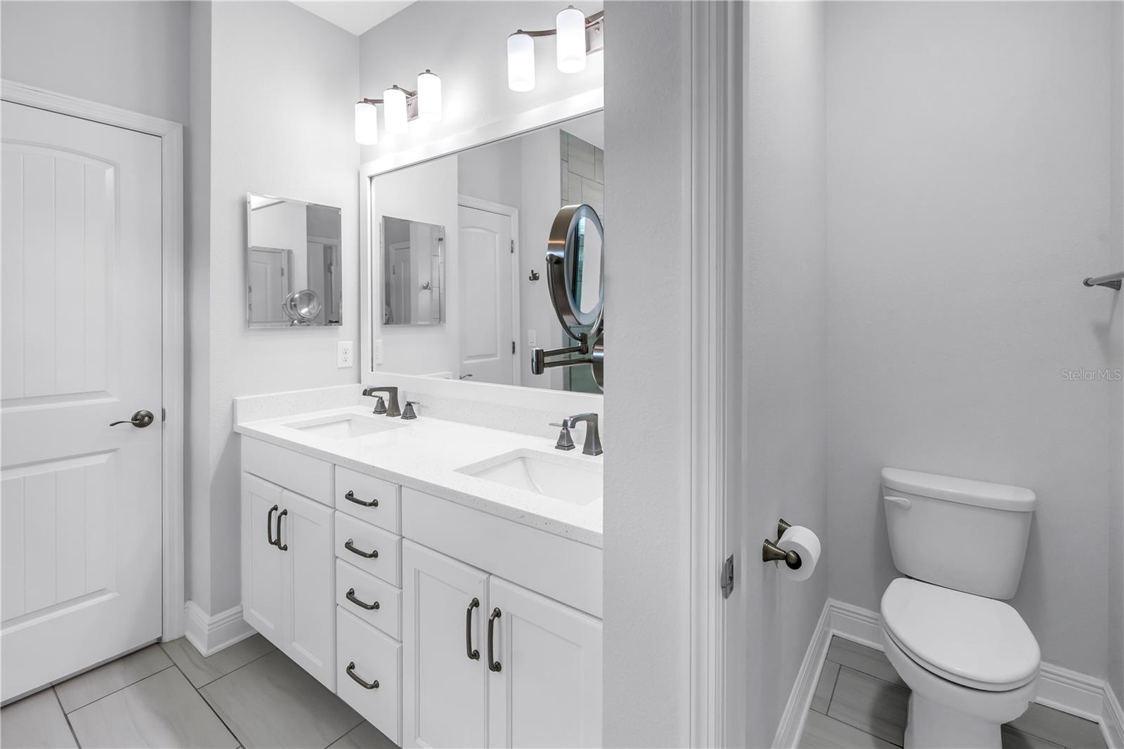 Dual Sink Vanity With Quartz Countertop