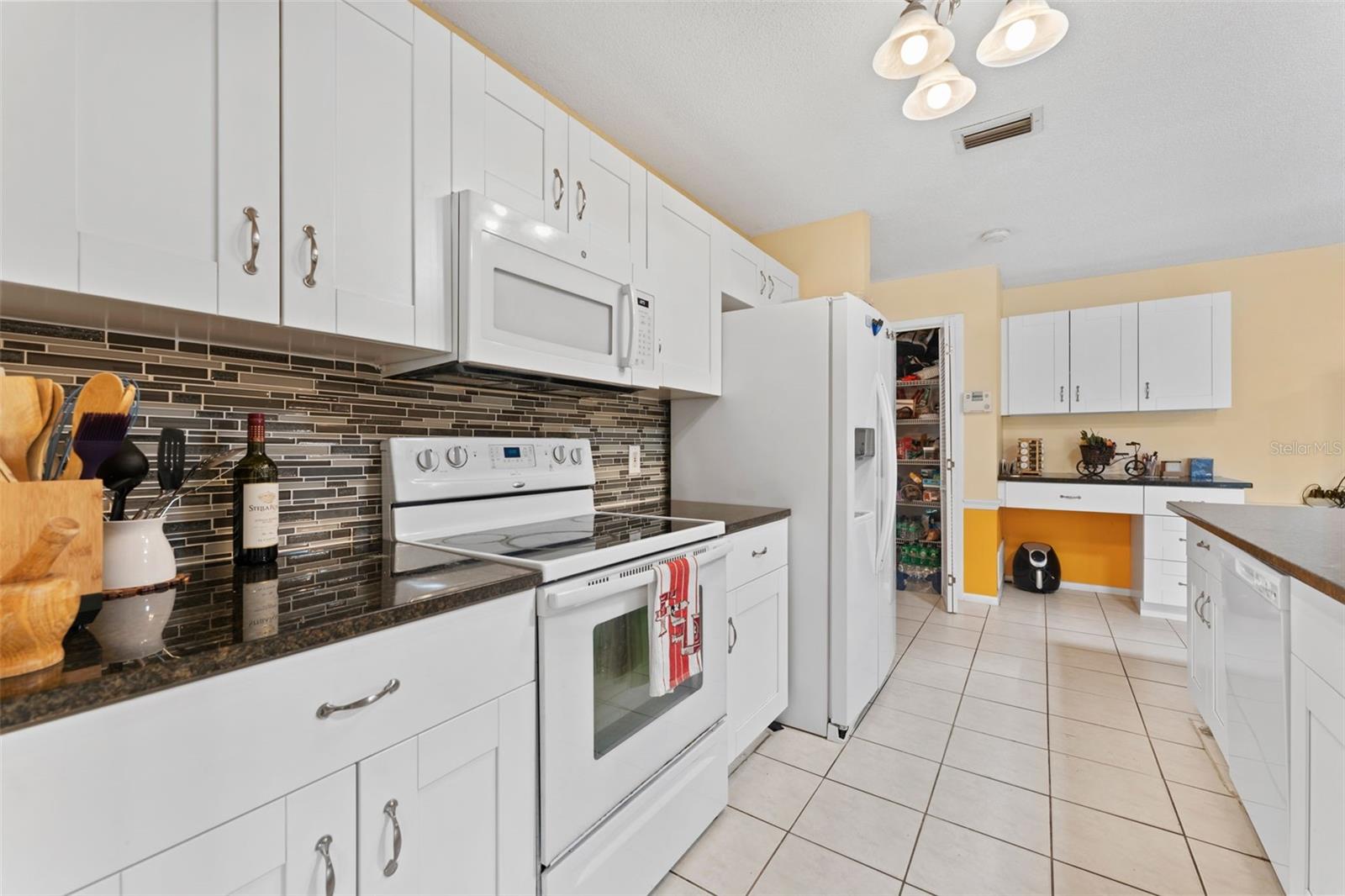 Plenty of Cabinet Space!