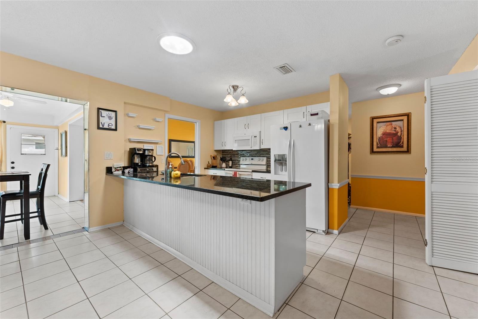 Sitting Area off of Kitchen!