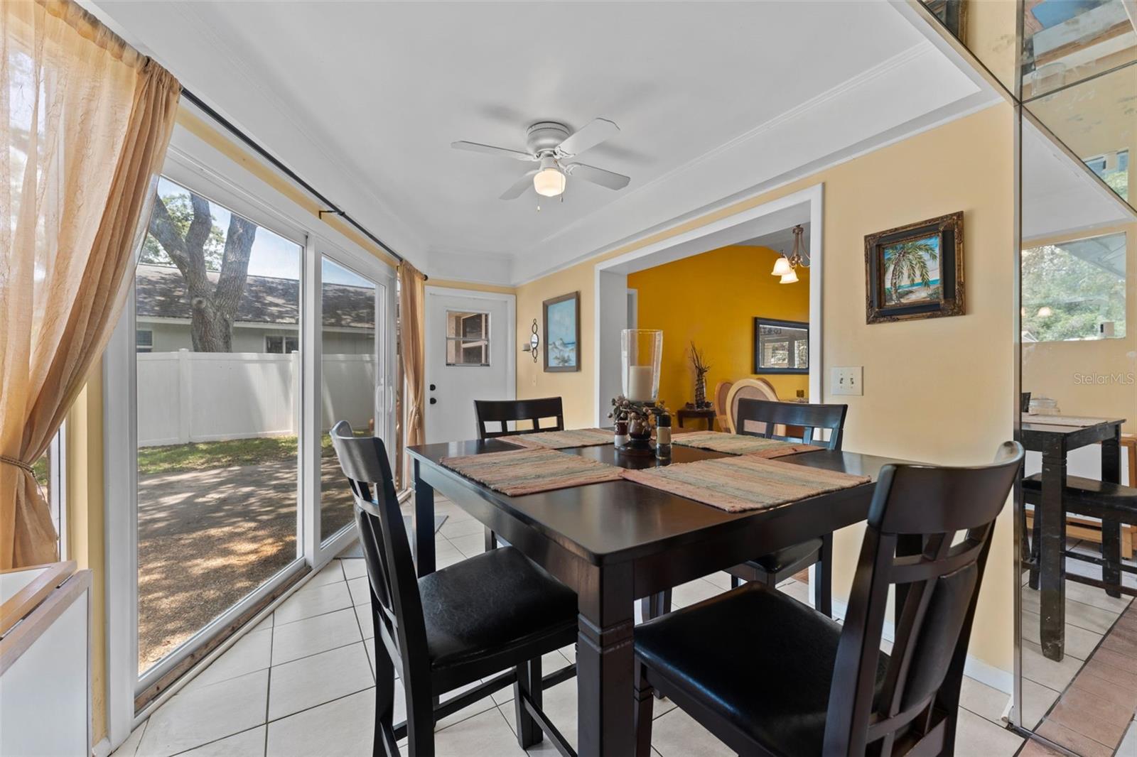 Eatting Space off Kitchen!