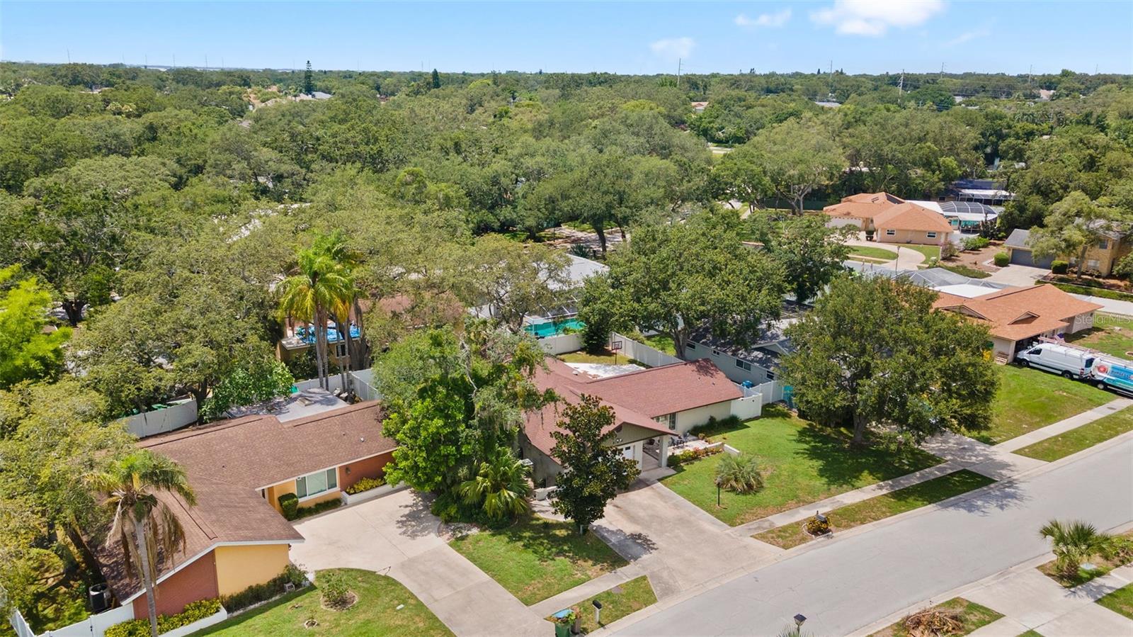 Beautiful Neighborhood of Spanish Oaks!
