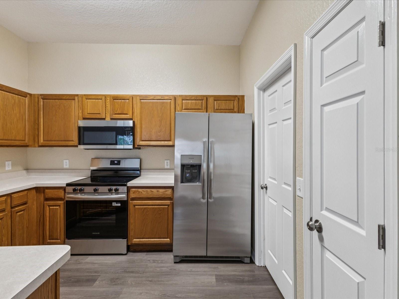 Kitchen w/ Pantry