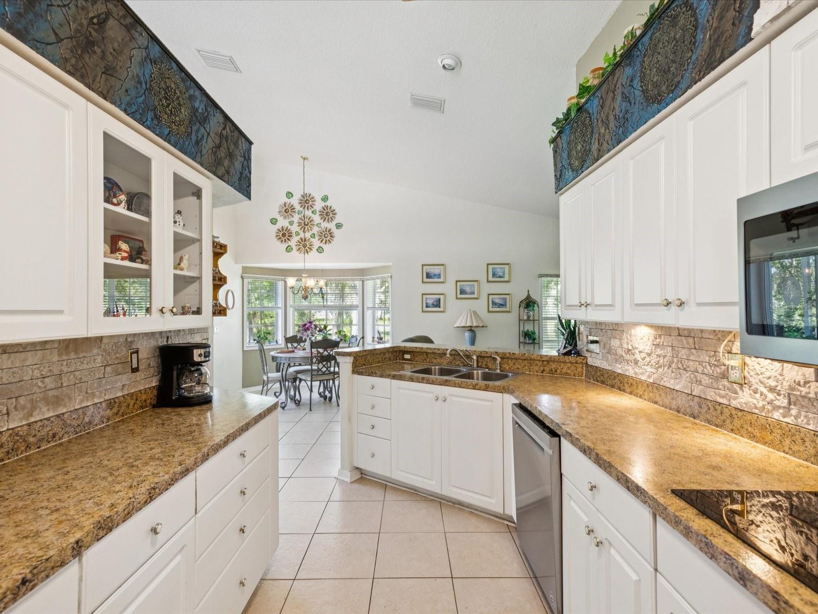 Kitchen w/Nook