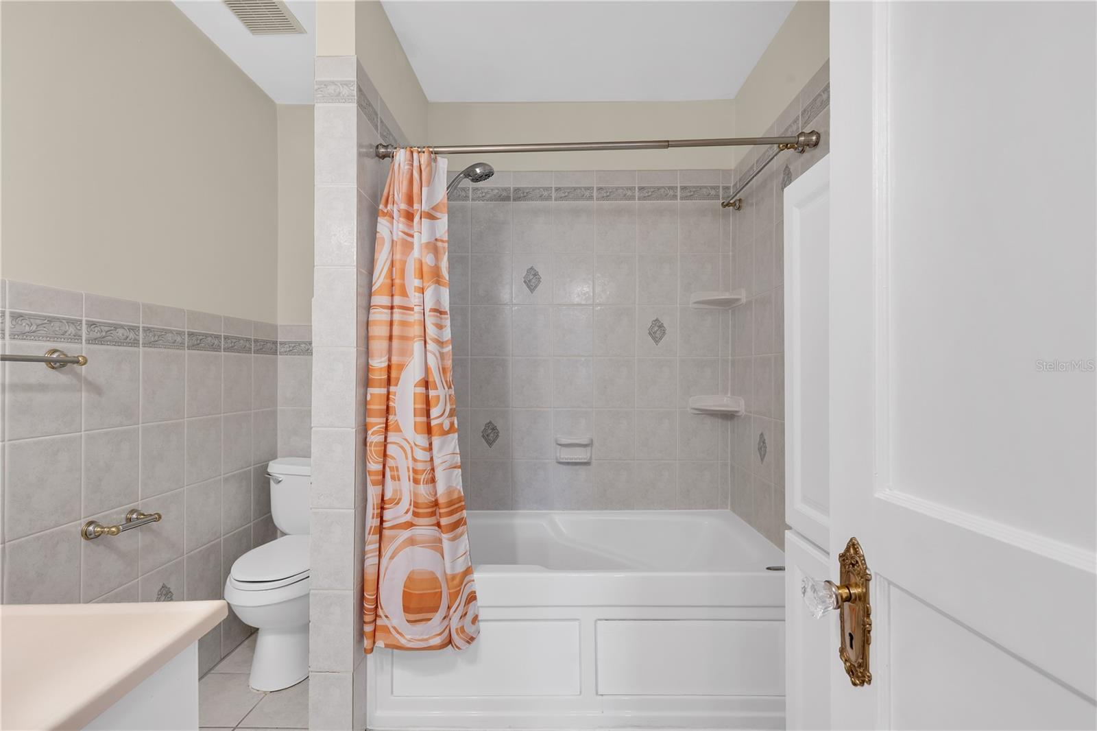 1/2 guest bathroom