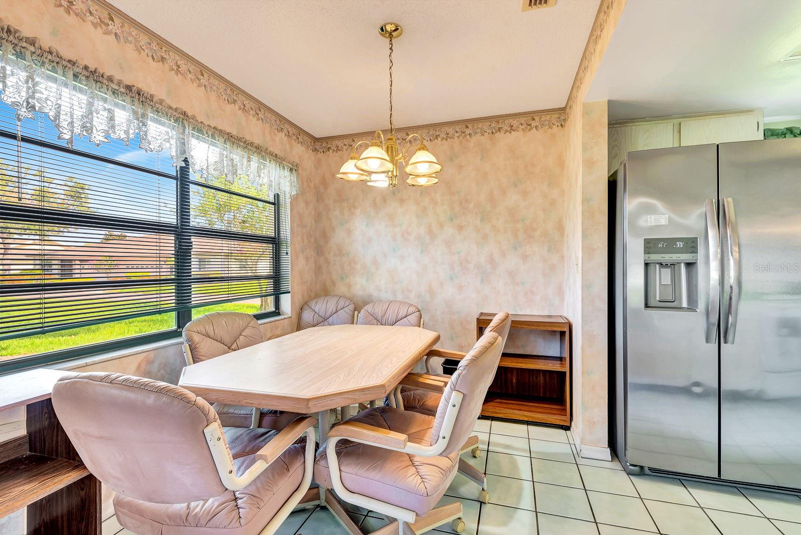 Breakfast Nook/Eat-In Kitchen Space