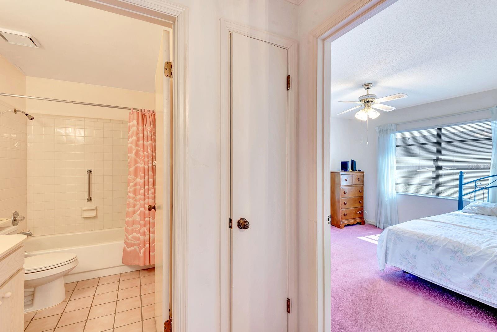 Bedroom 2/Bathroom 2