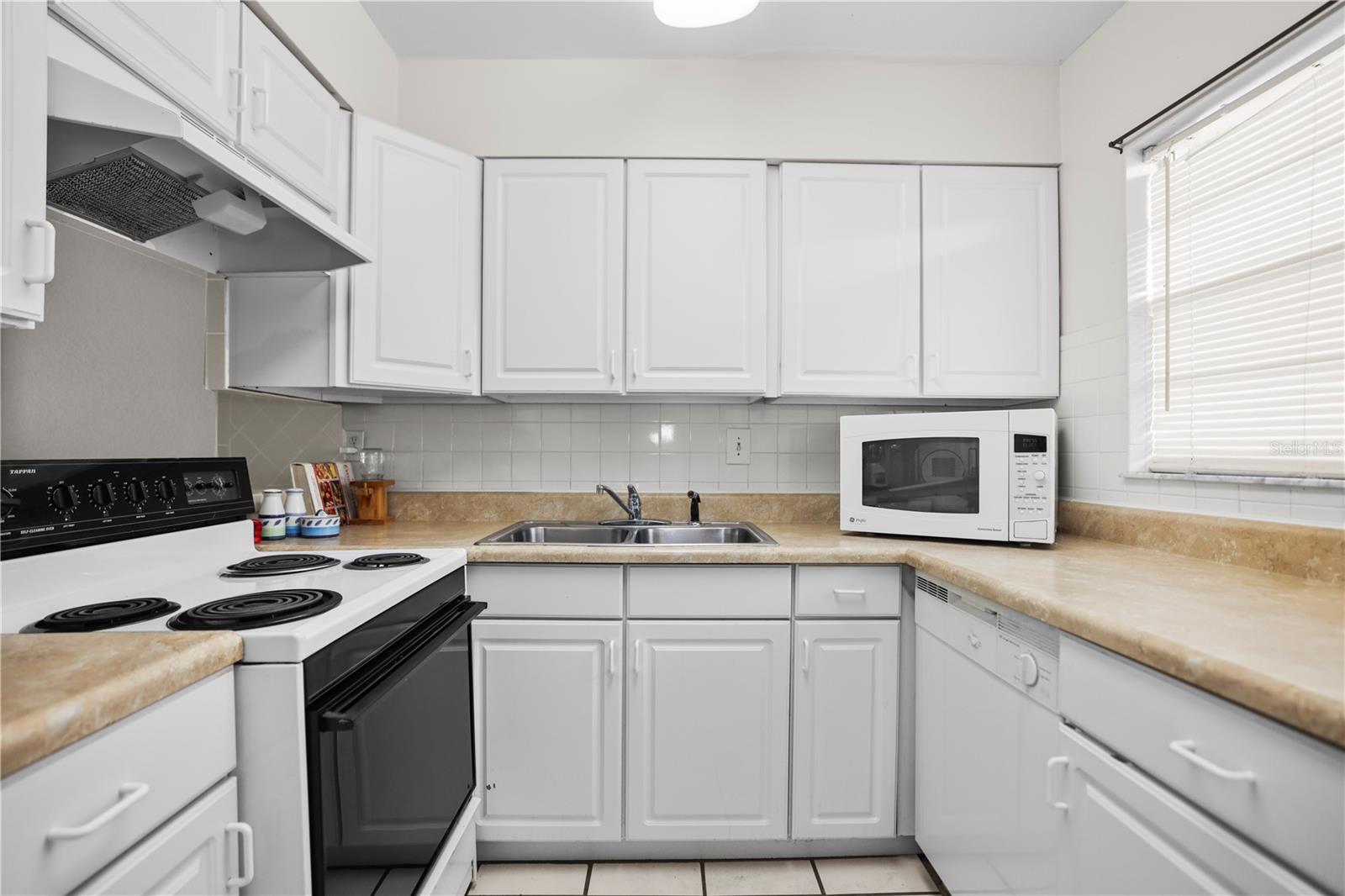KITCHEN WITH WINDOW VIEW