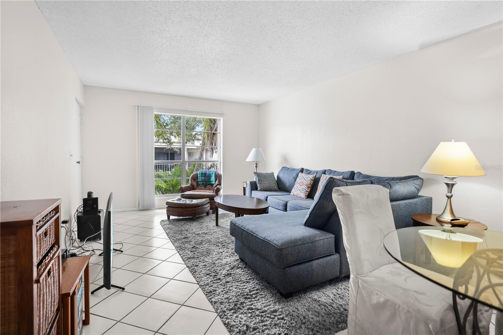 LIVING ROOM/ DINING ROOM COMBO