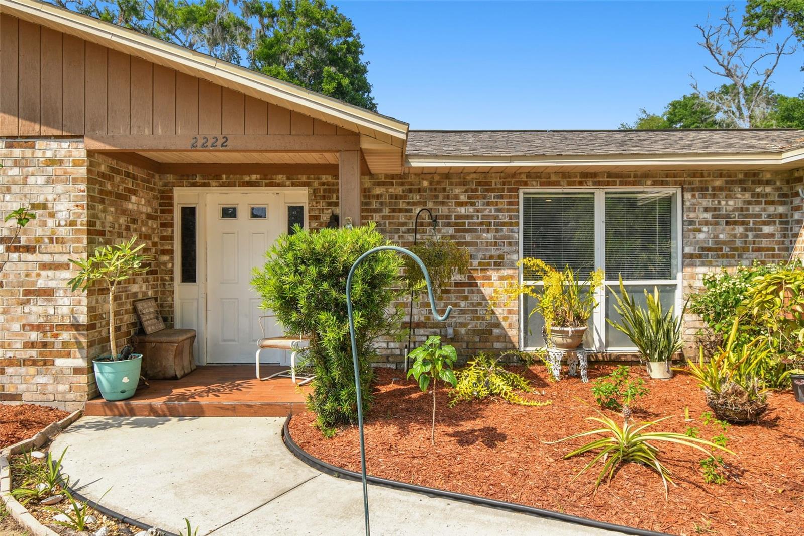 Welcome to 2222 Arch McDonald Dr!