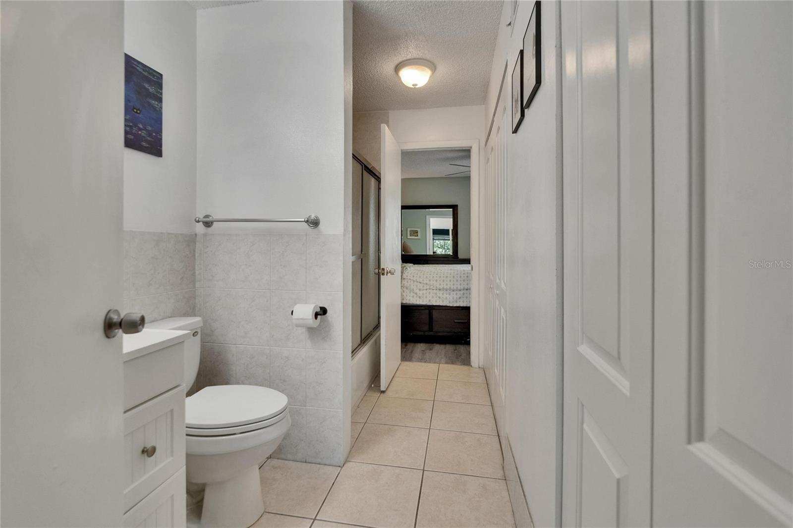 Jack/Jill Bath between bedrooms