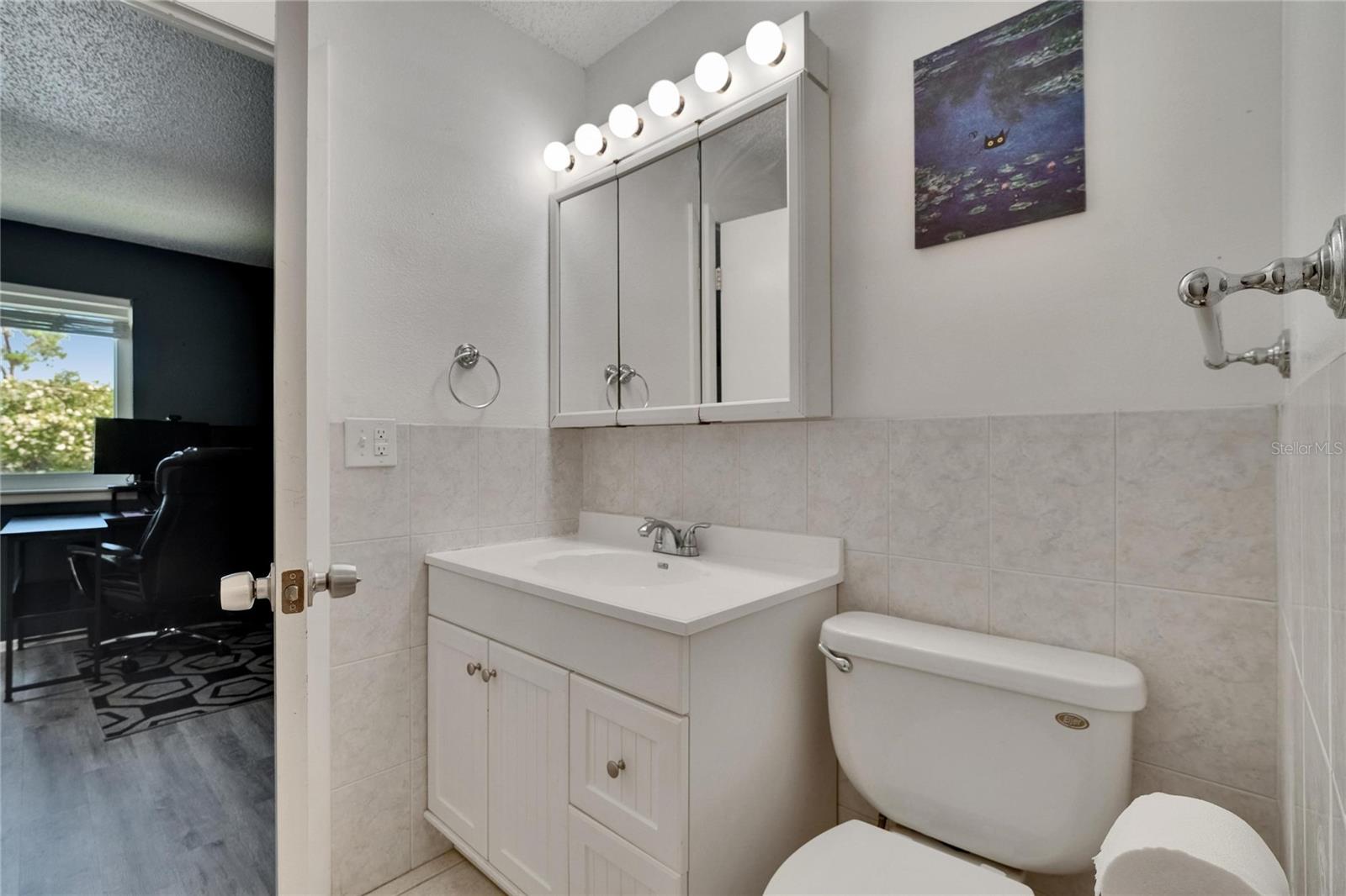 Jack/Jill Bath between bedrooms