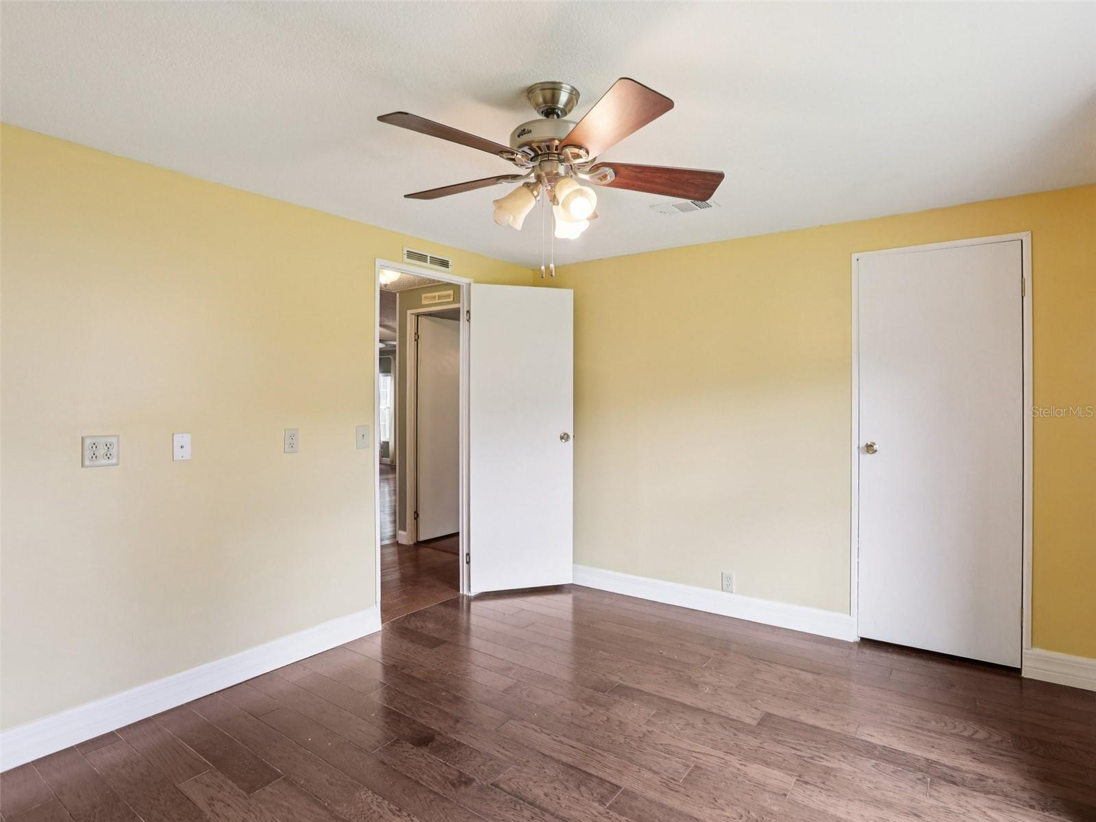 2nd bedroom facing entry door going into hallwall