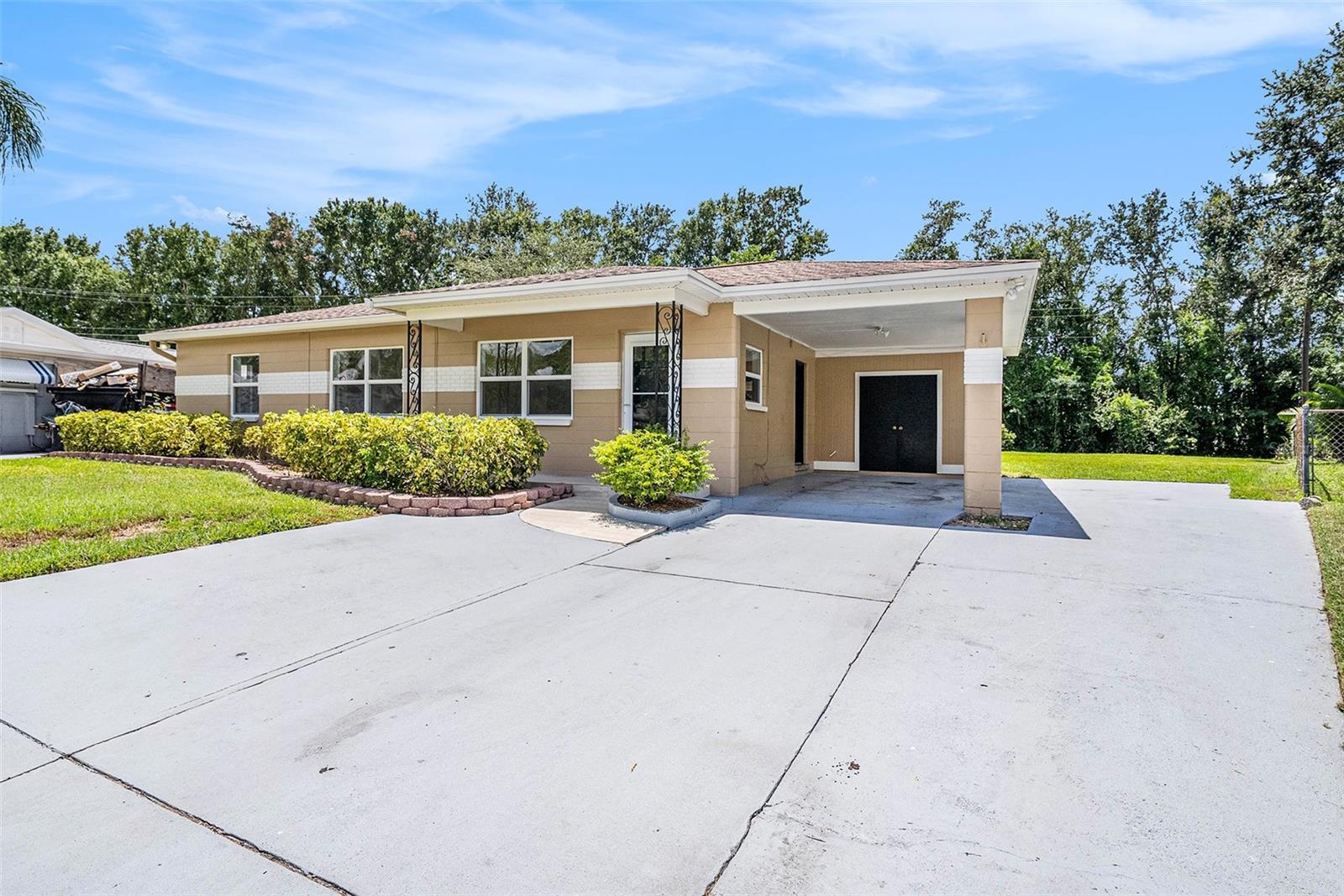 Lots of space in the carport for your friends to come visit!