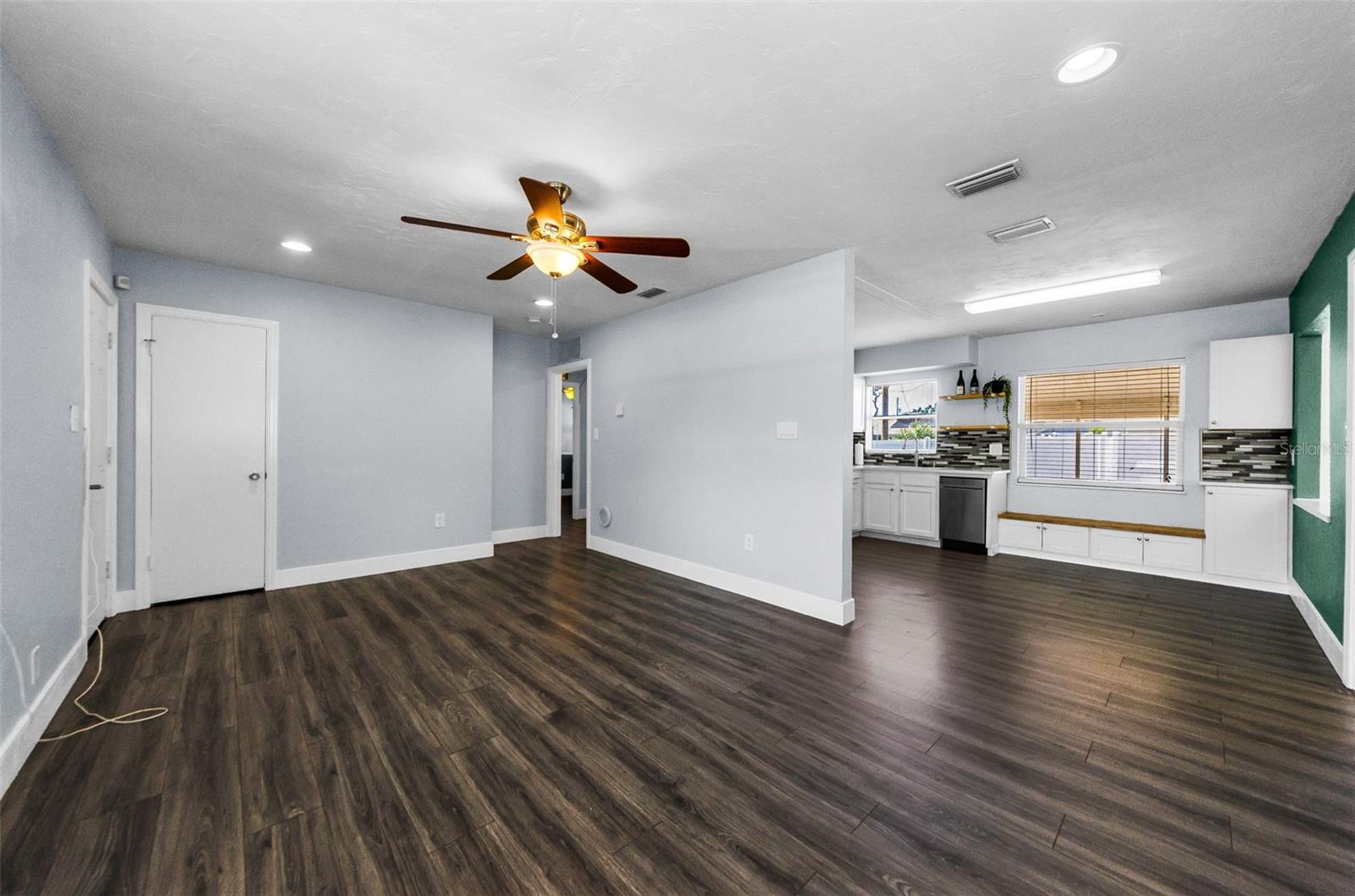 Living Room/Kitchen